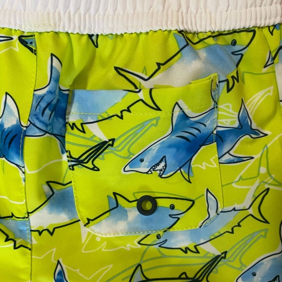 Toddler Boys Blue & Neon green Shark Rash
Guard & Swim Trunks Set size 2T - Picture 10 of 11